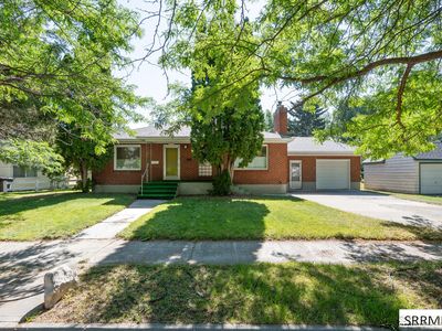 2011 Bremer Dr