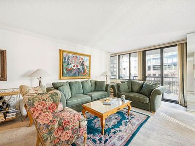 300 E 54th St APT 3H