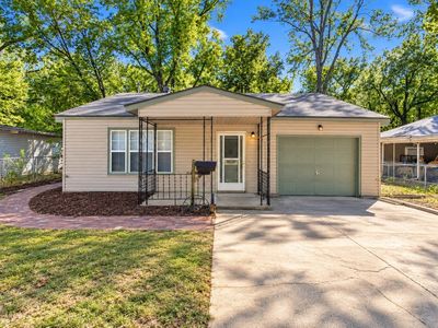 3129 E Glen Oaks Dr