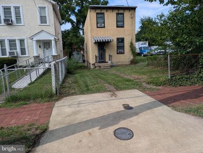 1312 V St SE