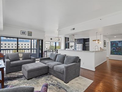 3030 McKinney Ave APT 404