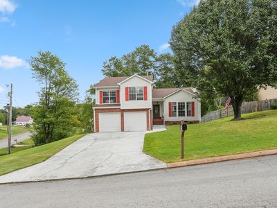 226 Crestwood Dr