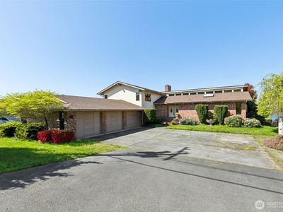 1210 E Lakeshore Drive