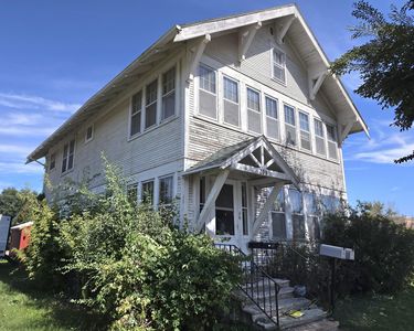 208 5th Ave SW