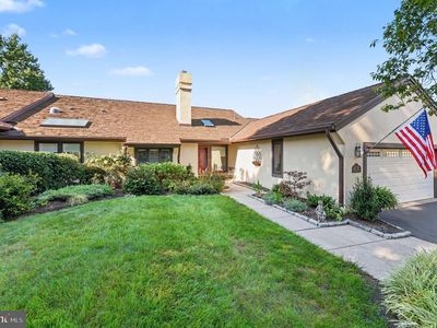 8 Bridle Ln