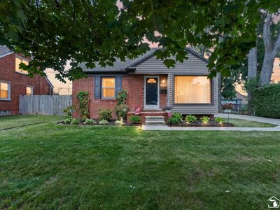 2420 Applewood Ave
