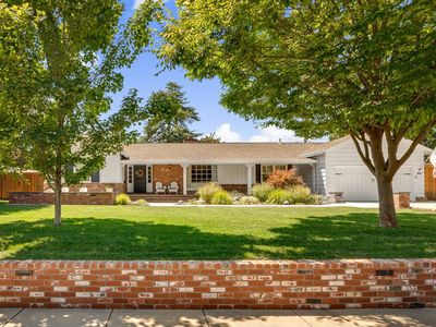 881 El Chorro Way