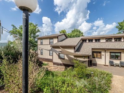 3 White Oak Ln