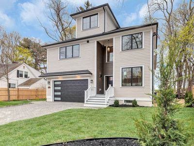 34 Golden Ave