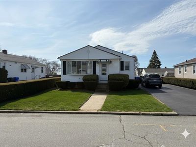 11 Coes St