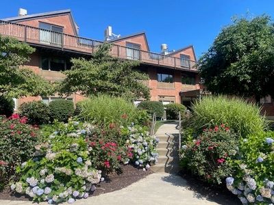 267 Locust St APT 2L