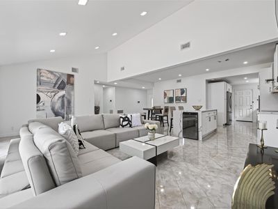 22106 Elsinore Dr