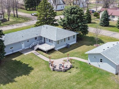 206 2nd St NE