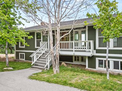 140 E Spring Dr
