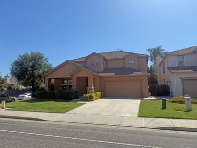 484 Presidio Pl
