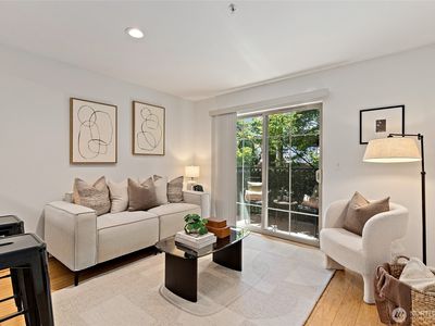 700 E Denny Way #206