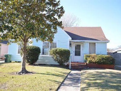 4015 Lakeshore Dr