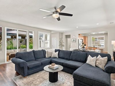 10300 Evora Ln
