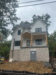 915 Amsterdam Ave NE