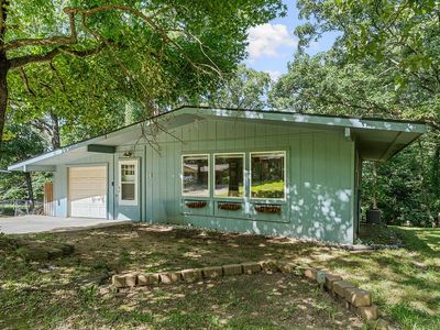 16 Evesham Ln