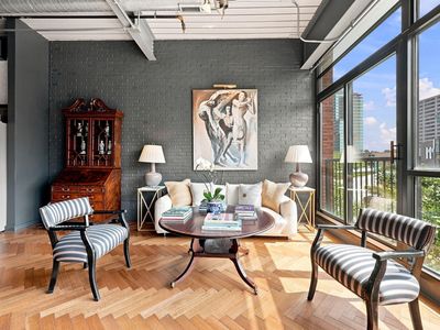 515 W Main St APT 211
