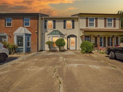 1212 Hillock Xing