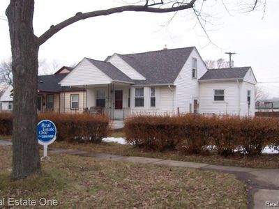 2104 Baumey St