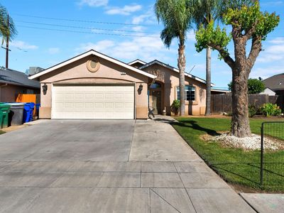 Property at 980 Redwood Street, Parlier, CA