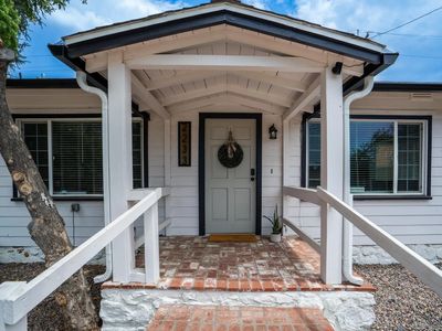 2233-35 W Victoria Dr