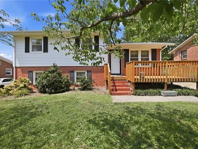 2222 Lynette Dr
