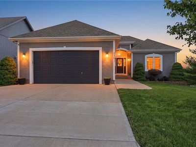 2301 NW Hedgewood Dr