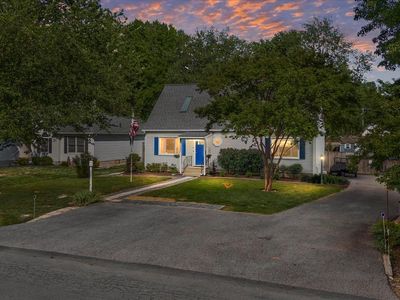 702 Dixon Dr