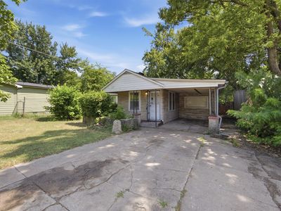 1925 W McCormick Ave