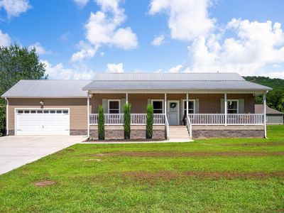 221 Hill Cir