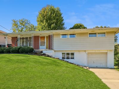 Property at 109 Walnut Dr, Newton, IA