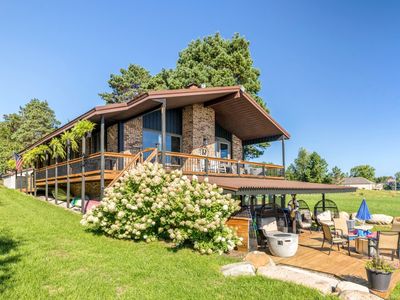8915 Lakeshore Rd