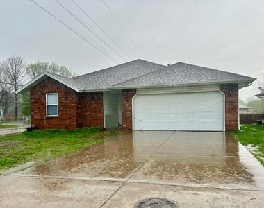 1005 N Hutchinson Avenue