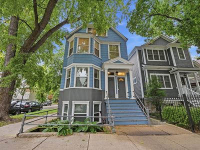 2135 W Barry Ave