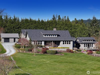 1975 Hillvista Place