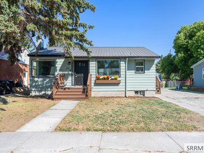 252 W 16th St