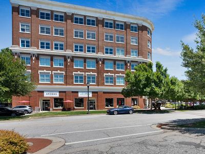 332 Main St Suite 403