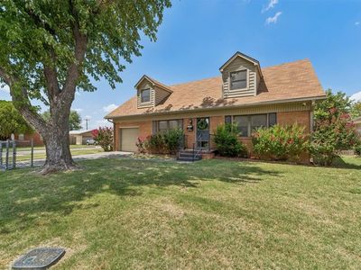 5737 NW 47th St