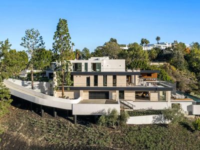 1035 Stradella Rd