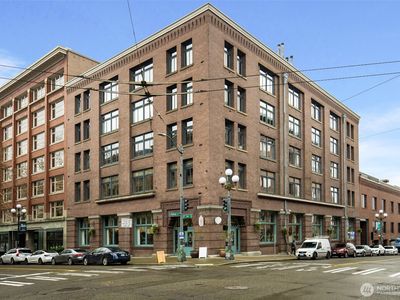 97 S Jackson Street UNIT 402
