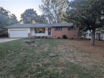 1351 N Stephens Ave