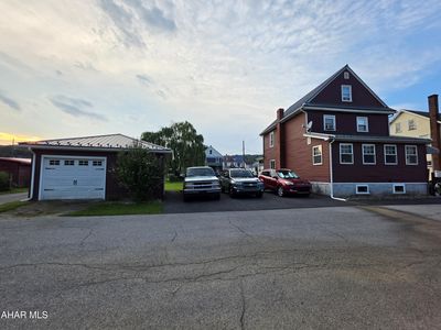 2057 Hamlin Ave