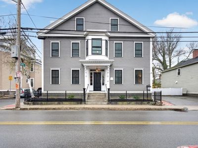 49 Essex St #2L