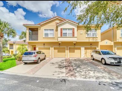 2736 Oakwater Dr #2736