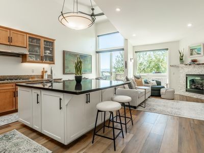 808 Fairway Cir APT 808