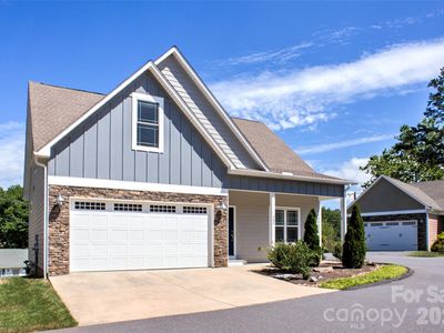 22 Water Pointe Way